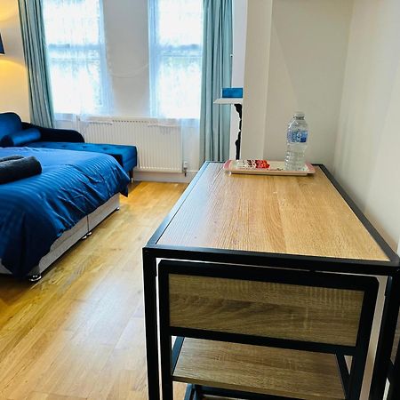 Stunning One Bedroom Studio Flat Londres Extérieur photo